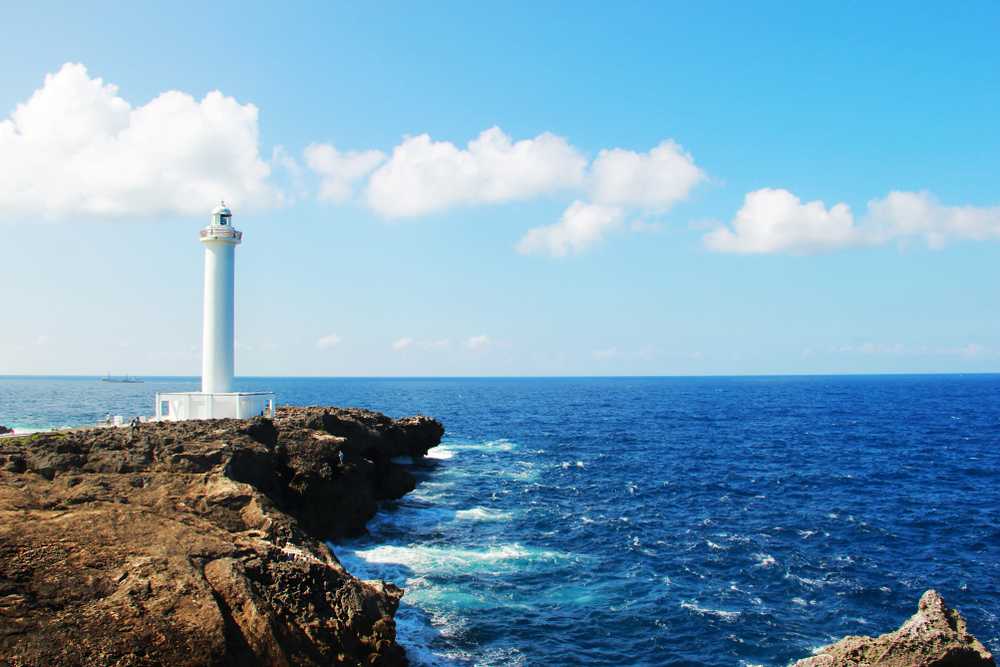 Okinawa-Top 10 must-see attractions in Okinawa: Ryugu Cave and Cape Zanpa Lighthouse