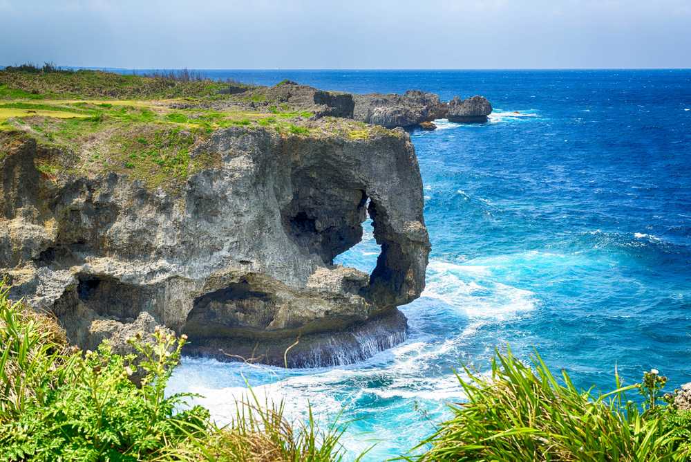 Okinawa-Top 10 must-see attractions in Okinawa: Ryugu Cave and Cape Zanpa Lighthouse