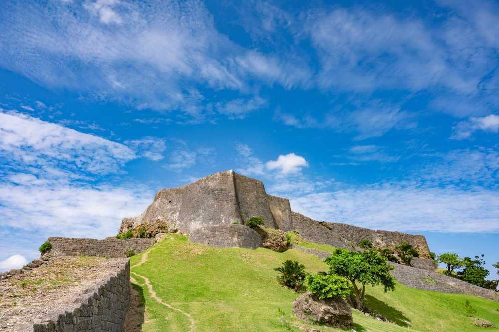 Okinawa-Top 10 must-see attractions in Okinawa: Ryugu Cave and Cape Zanpa Lighthouse