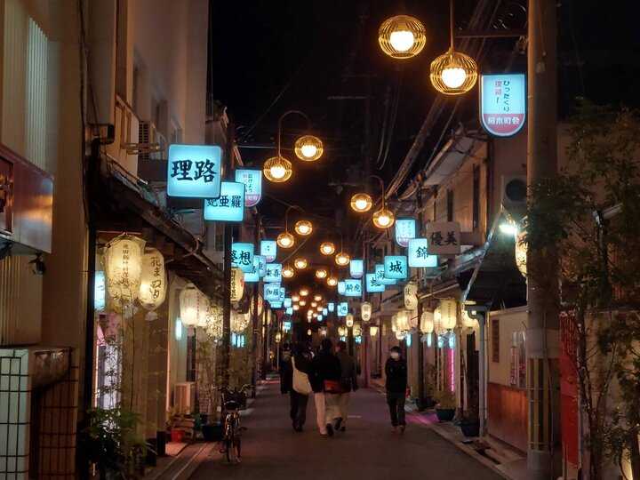 Okinawa-The red light district of Naminogu Shrine in Naha, Okinawa is the first choice for summer travel