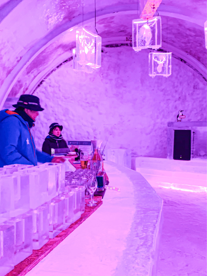 Sapporo/Hokkaido-Hokkaido Ice House Bar ICE Star resort Kiroro🧊, ice cubes change into colorful neon lights