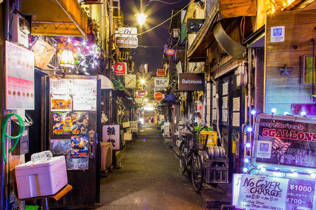 Tokyo-Asia's largest red-light district, Tokyo's nightlife is full of decadence and luxury