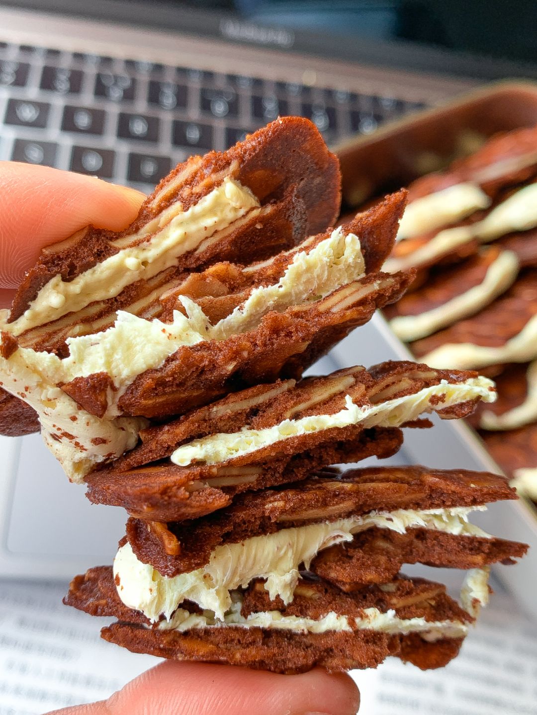 Taiwan-Taiwan's unique snack almond biscuits🍫, a perfect combination of chocolate and nut crust