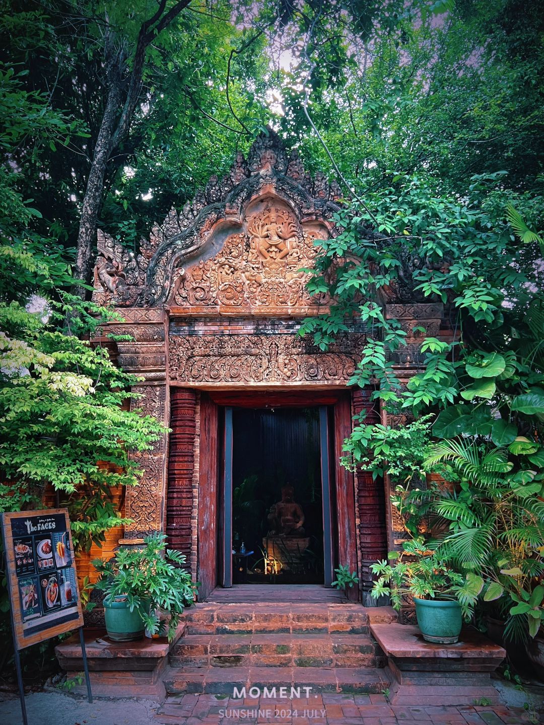 Chiang Mai-The Faces Gallery & Gastro Bar, a Thai restaurant with Angkor Wat-style decoration