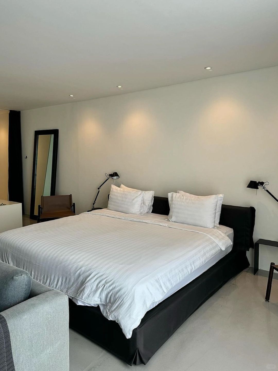 Hua Hin-Sundance DayClub Hua Hin Hotel, simple industrial style, rooms right by the beach