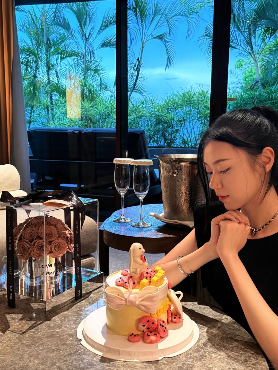 Singapore-Traveling to Singapore and staying in a one-bedroom villa at Capella Hotel, a 24-year-old girl's birthday