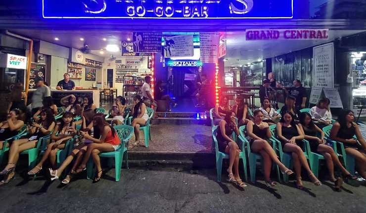 Clark/Angel City-Angeles City Red Light District Bar Guide: How to Have a Drink with a Girl You Like