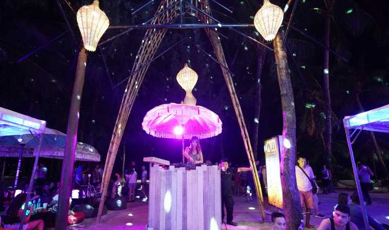 Boracay-Boracay's hottest beach nightclub under the starry sky: OM Bar