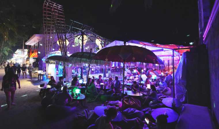 Boracay-Boracay's hottest beach nightclub under the starry sky: OM Bar