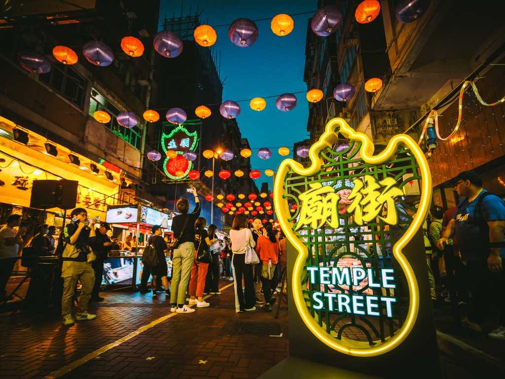 Hong kong-Temple Street is a unique nightlife hotspot in Hong Kong, with a vibrant nightlife