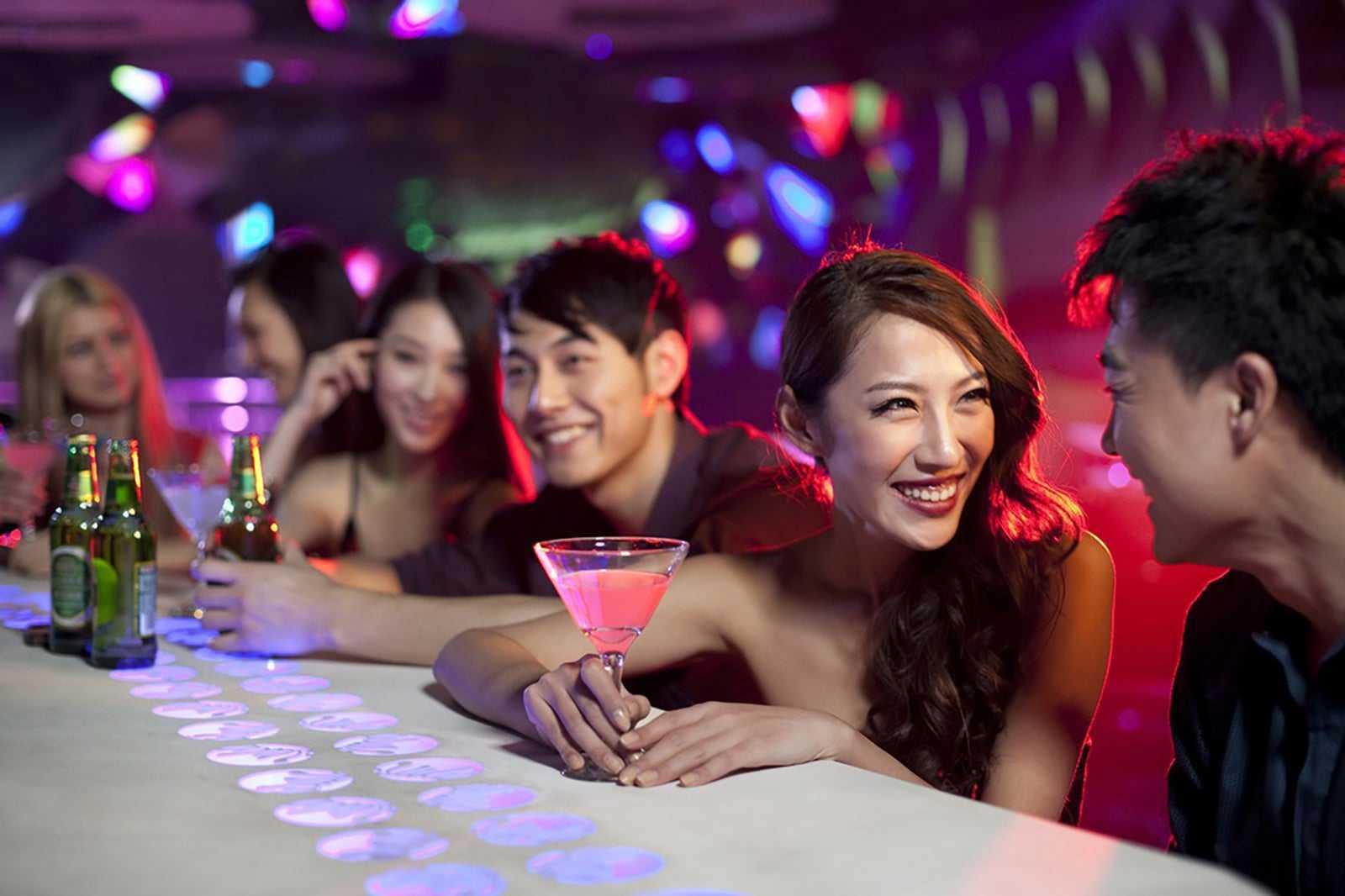 Hong kong-7 popular nightclubs in Hong Kong where you can drink champagne or samovar all night