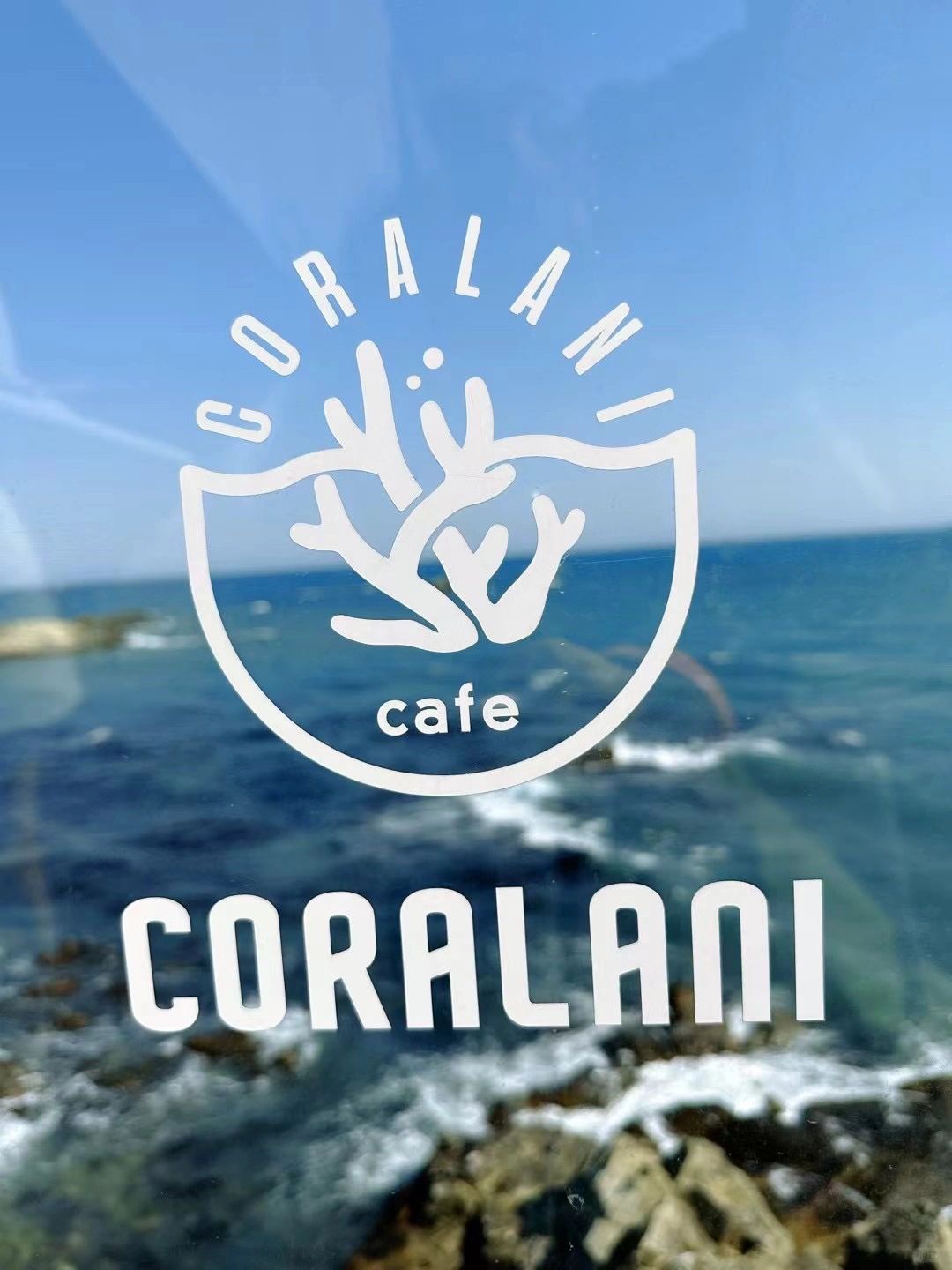 Busan/Jeju-The Coral ani cafe in Busan, South Korea, faces the sea and is breathtakingly beautiful