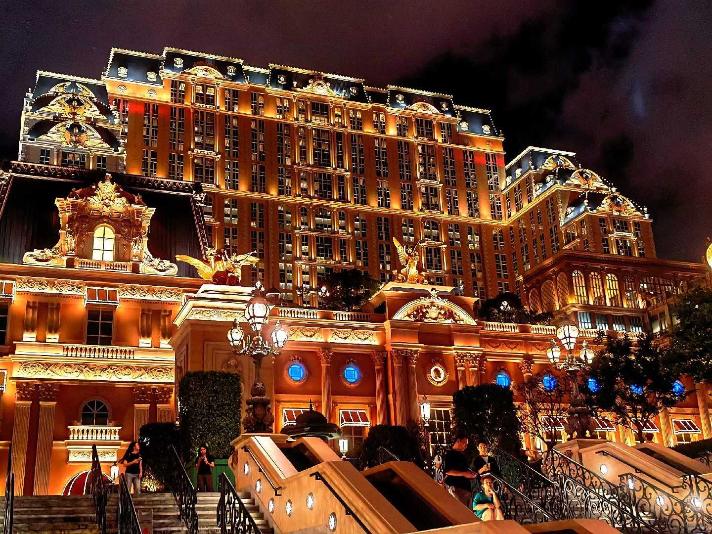 Macao-Macau city tour, experience the magnificent Grand Lisboa Casino and Fortuna Hotel