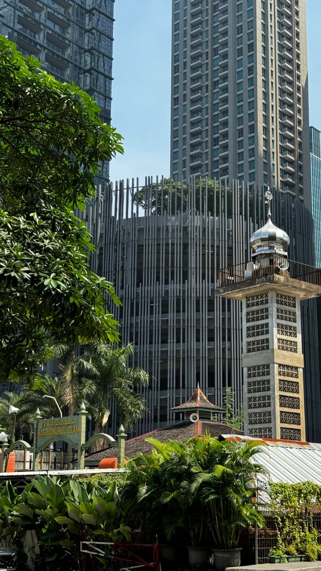 Jakarta-Travel to Jakarta, experience the Ritz-Carlton Hotel, Pacific Center shopping mall is downstairs