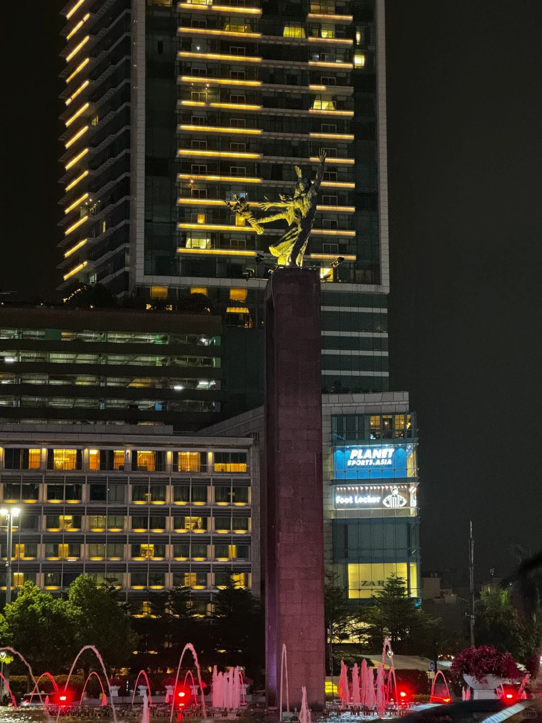 Jakarta-Travel to Jakarta, experience the Ritz-Carlton Hotel, Pacific Center shopping mall is downstairs