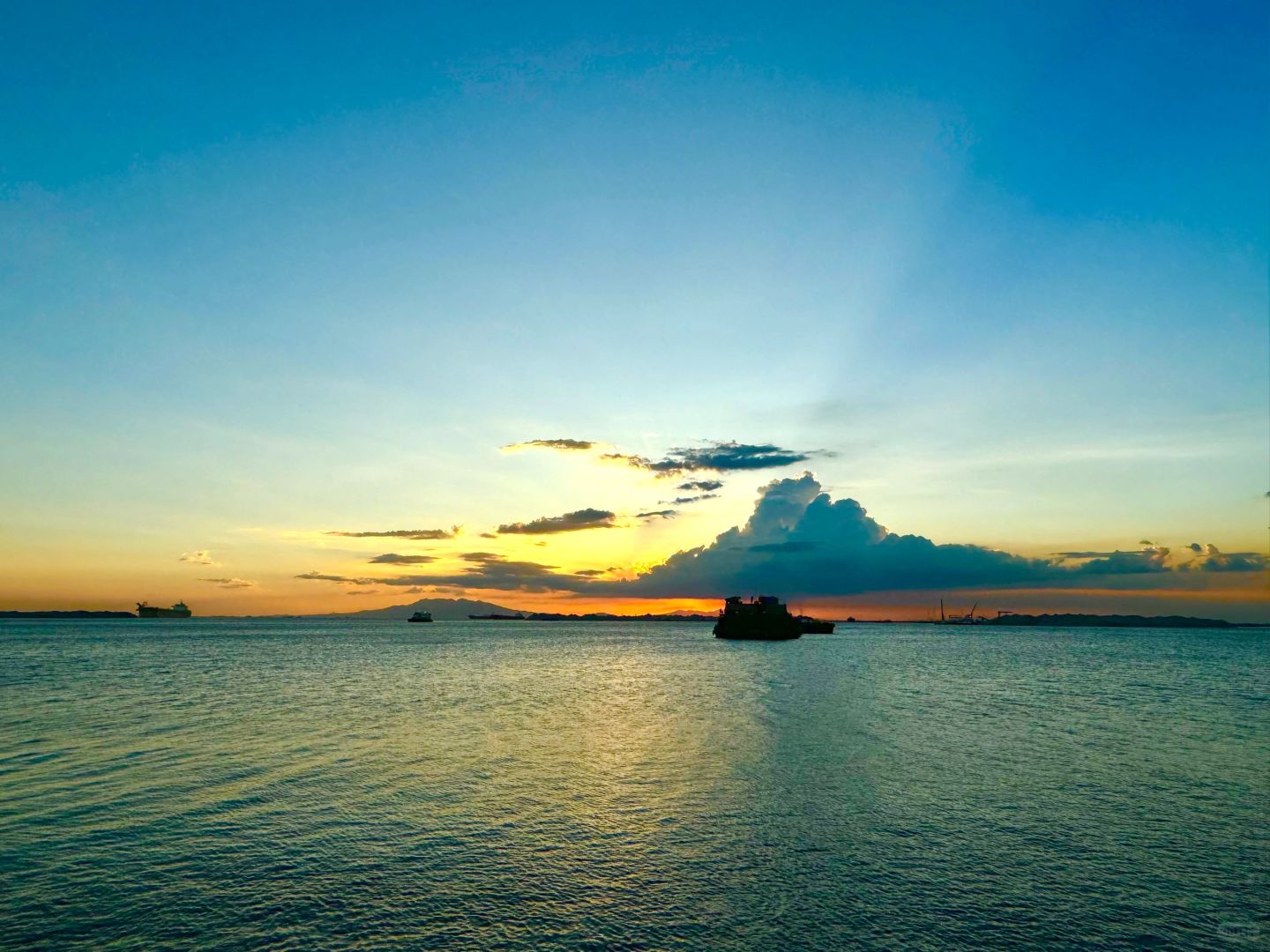 Manila/Luzon-2-Day Manila City Tour Experience, One of the Most Beautiful Sunsets in Manila Bay