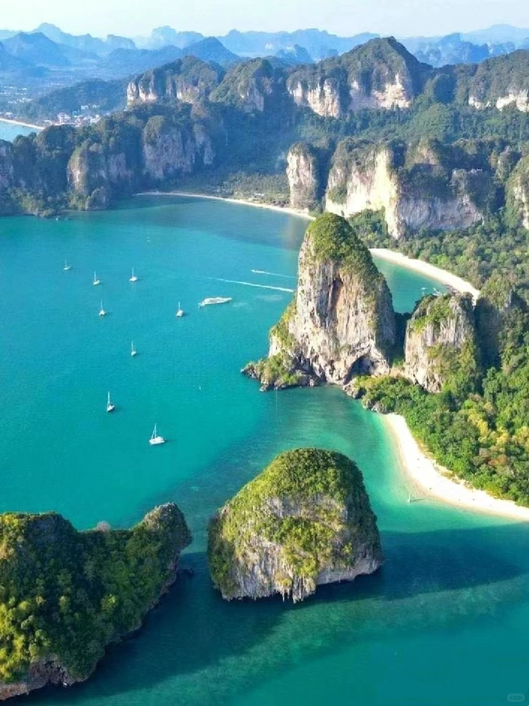 Krabi-Traveling to Krabi Island, the clear waters make you feel like you are in an aquarium