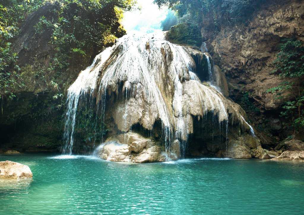 Hua Hin-Ko Luang Waterfall, a spectacular sight cascading down a 20-meter-high cliff