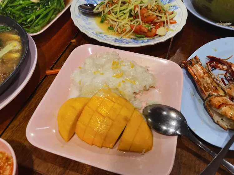 Krabi-Railay Family Restaurant in Krabi, recommended green mango salad and macaroni