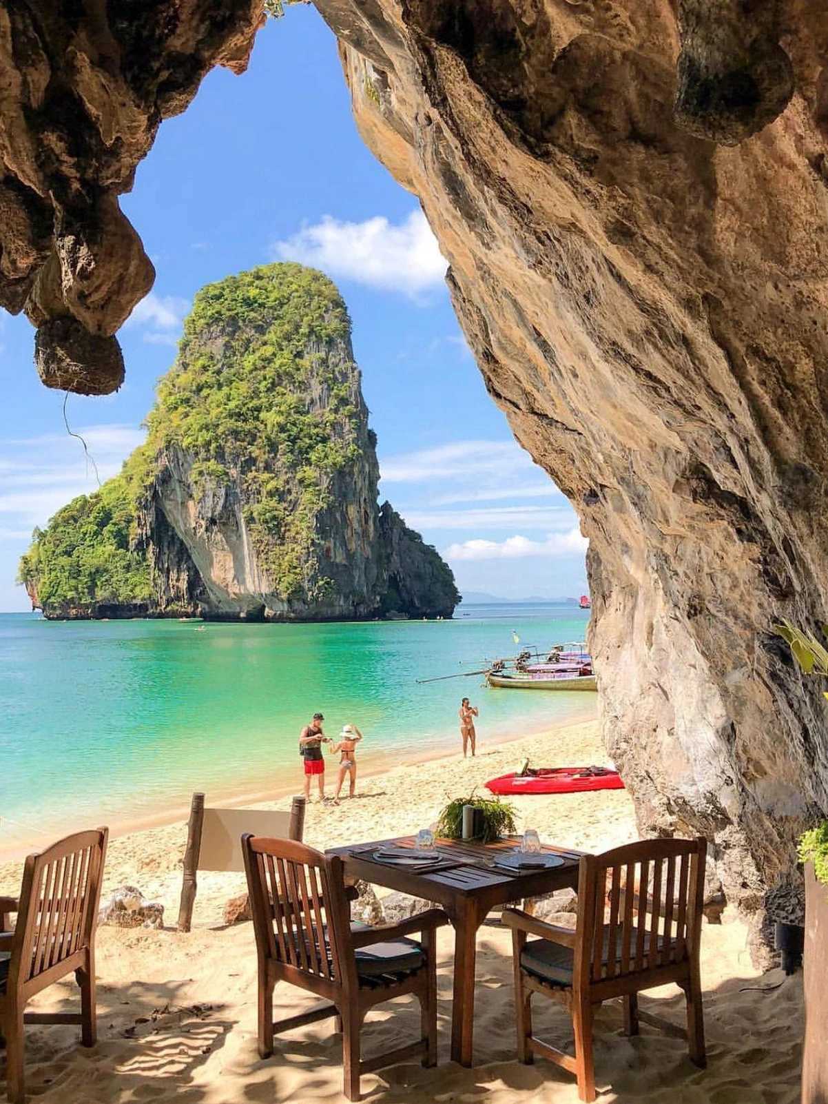 Krabi-The Grotto Cave Restaurant by the Krabi Jelly Sea🍧, waiting for a beautiful sunset