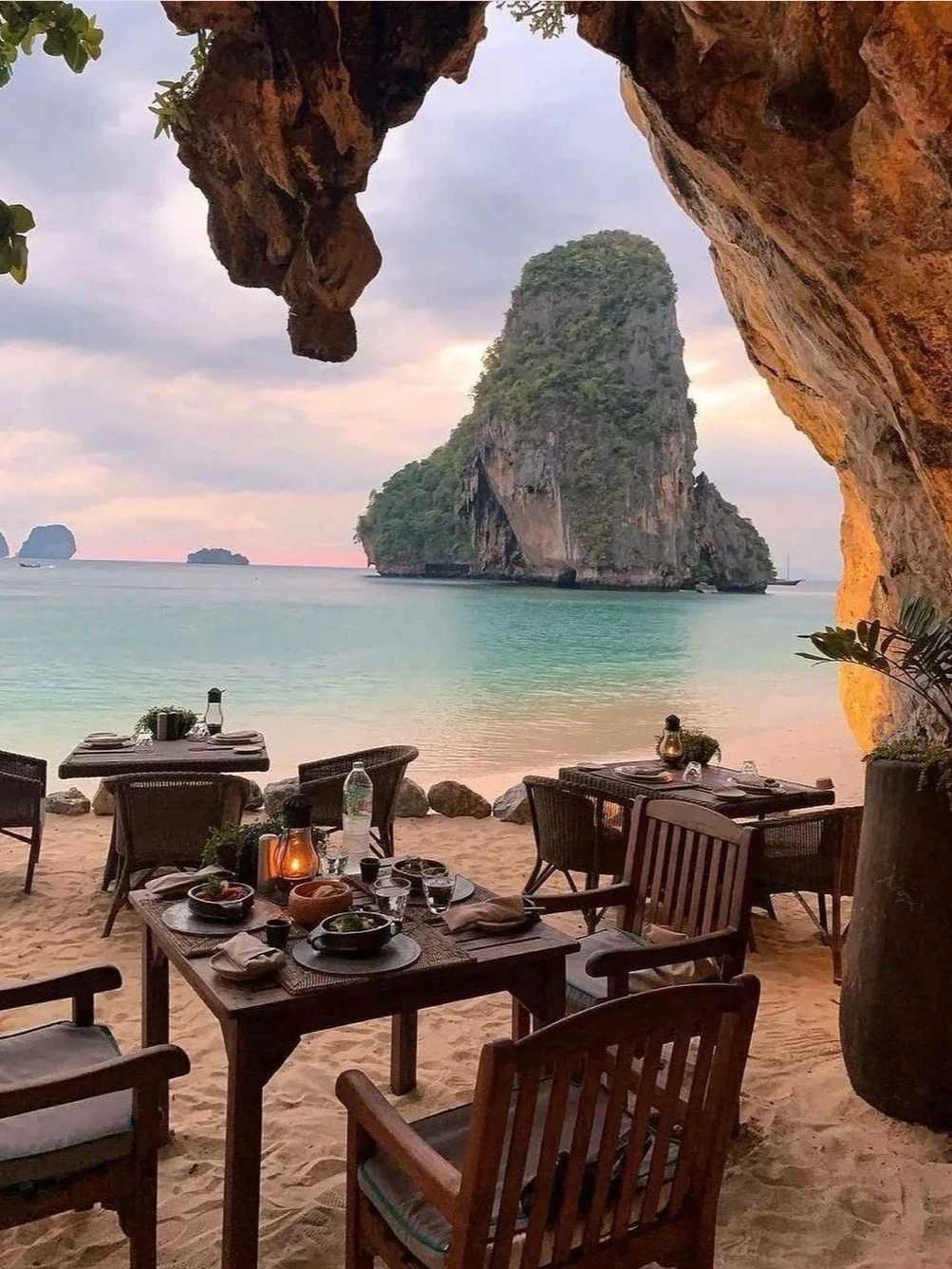 Krabi-The Grotto Cave Restaurant by the Krabi Jelly Sea🍧, waiting for a beautiful sunset