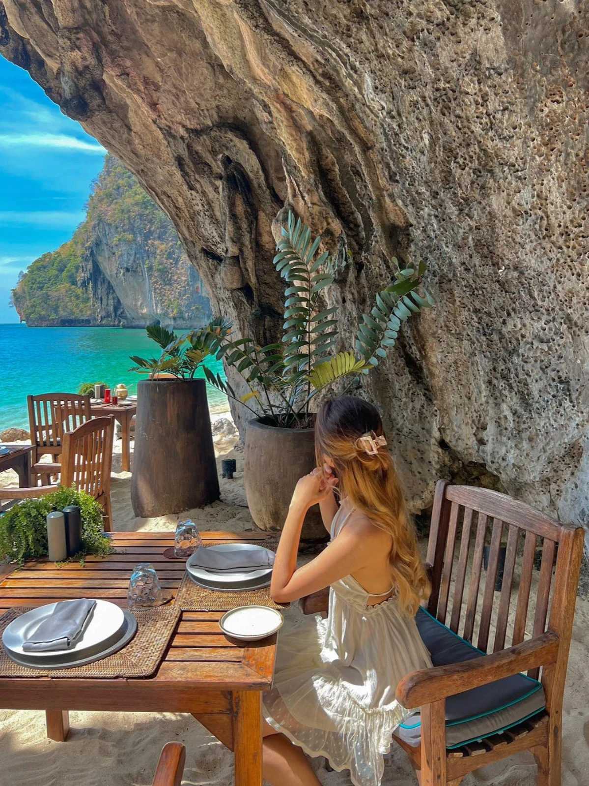 Krabi-The Grotto Cave Restaurant by the Krabi Jelly Sea🍧, waiting for a beautiful sunset