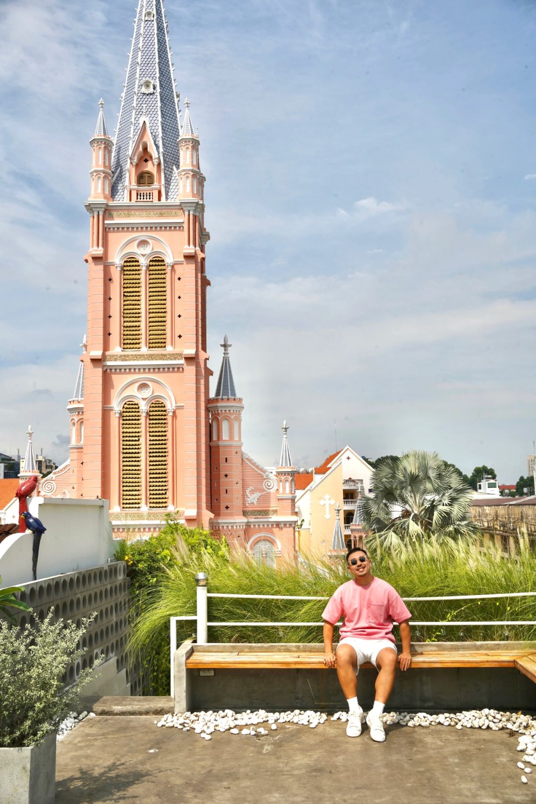 Ho Chi Minh-A 1-day travel guide to Ho Chi Minh City, including the Ho Chi Minh Museum of Fine Arts and the Pink Church