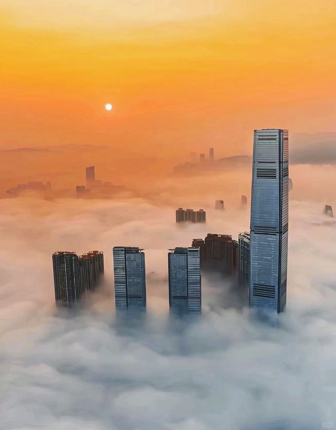 Hong kong-The tallest Ritz-Carlton Hotel in Hong Kong overlooks Hong Kong from the clouds