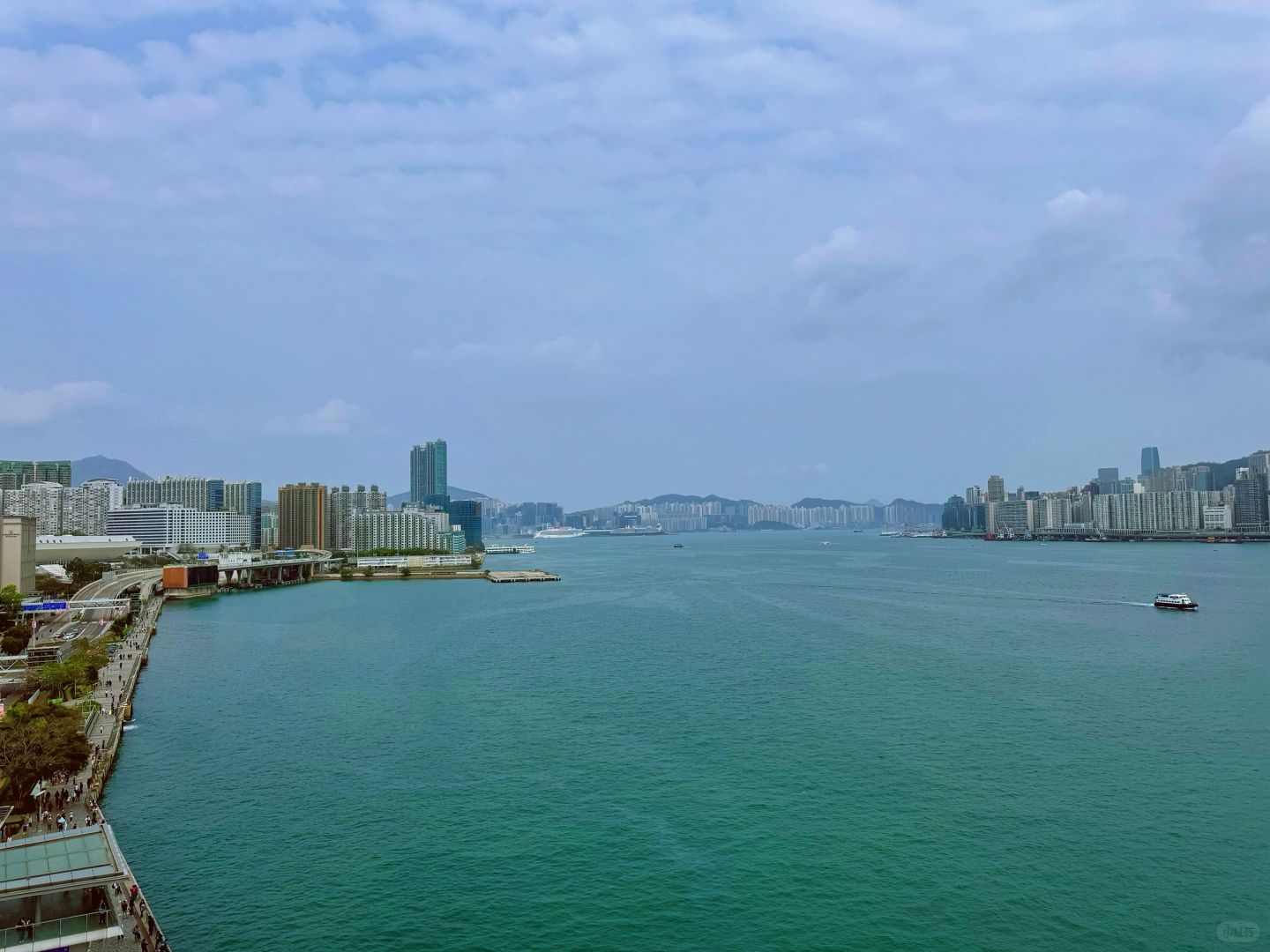 Hong kong-Check in at Hong Kong's magnificent infinity pool, three girls' travel records in Hong Kong