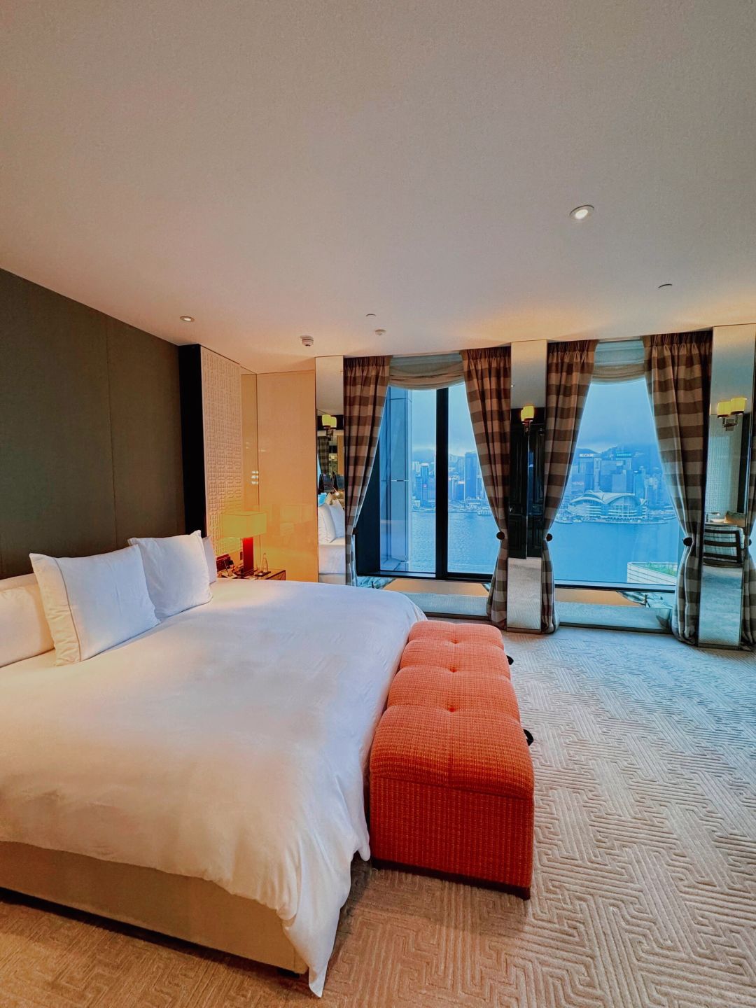 Hong kong-Rosewood Hong Kong's Grand Harbour 🏊 View Room offers a top-notch sea view