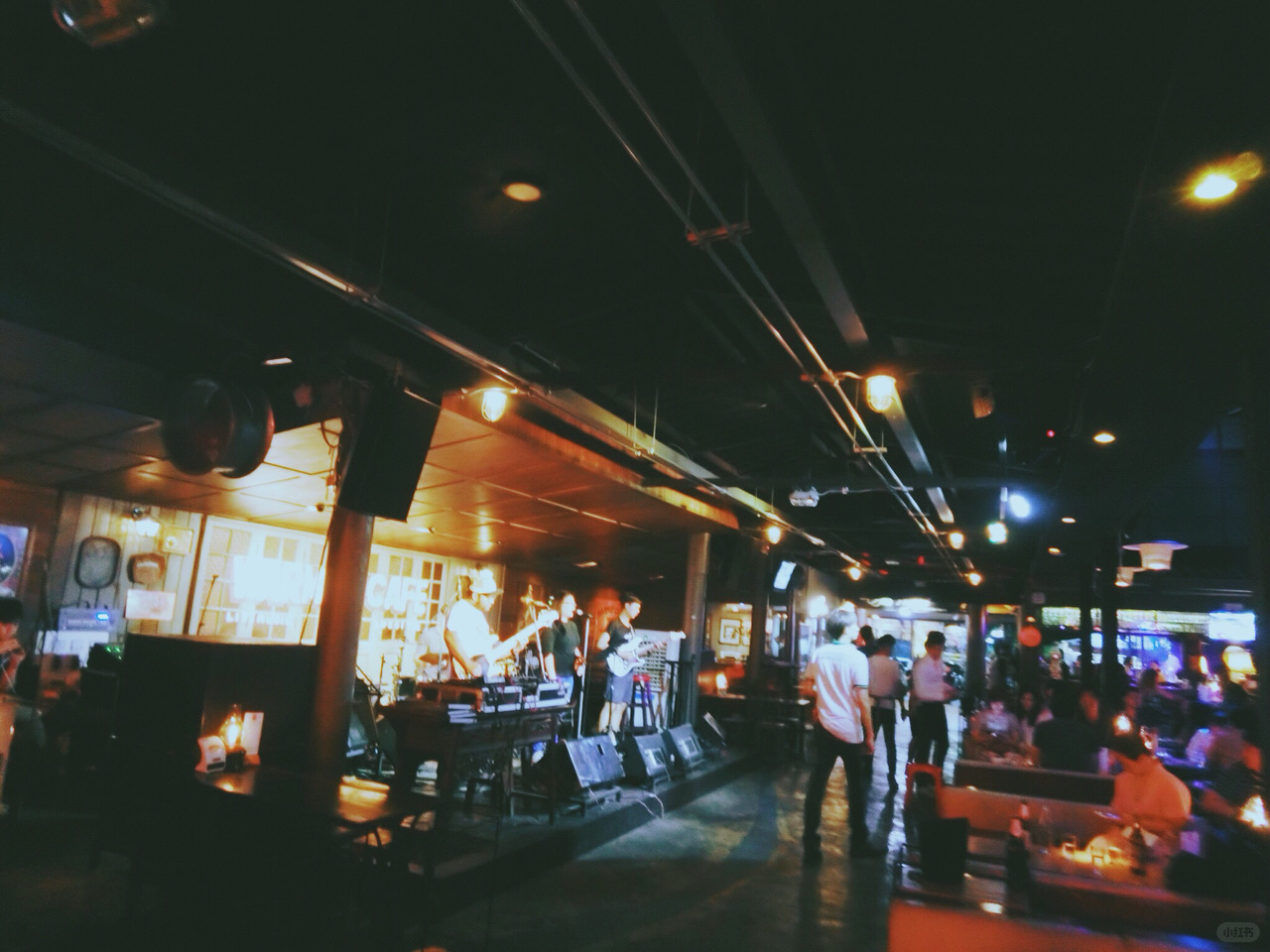 Chiang Mai-Warm Up Bar on Nimman Road in Chiang Mai, the favorite bar for young people🎸