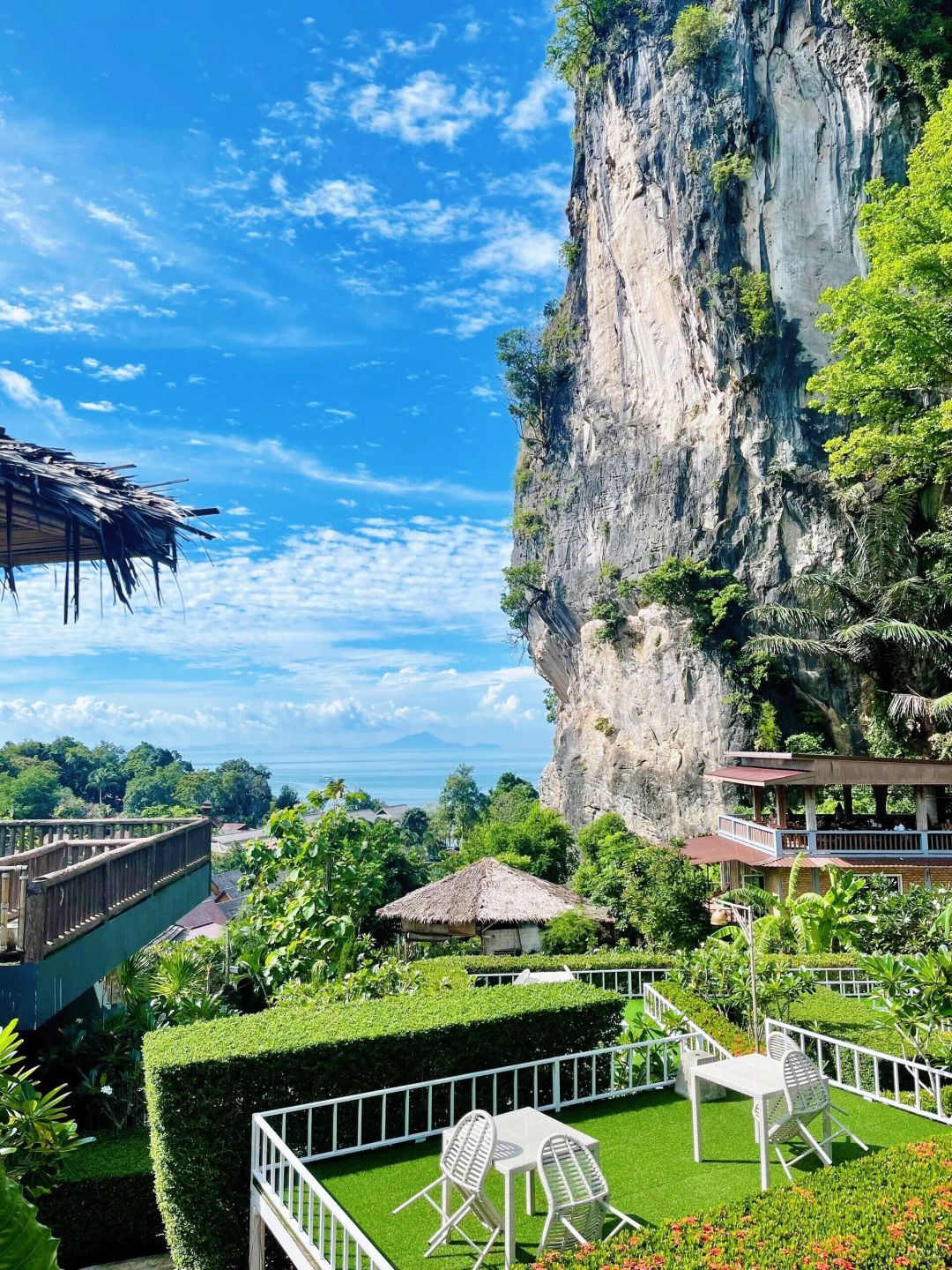 Krabi-Rayavadee Hotel in the center of Krabi's Phranang Peninsula, a popular cave restaurant