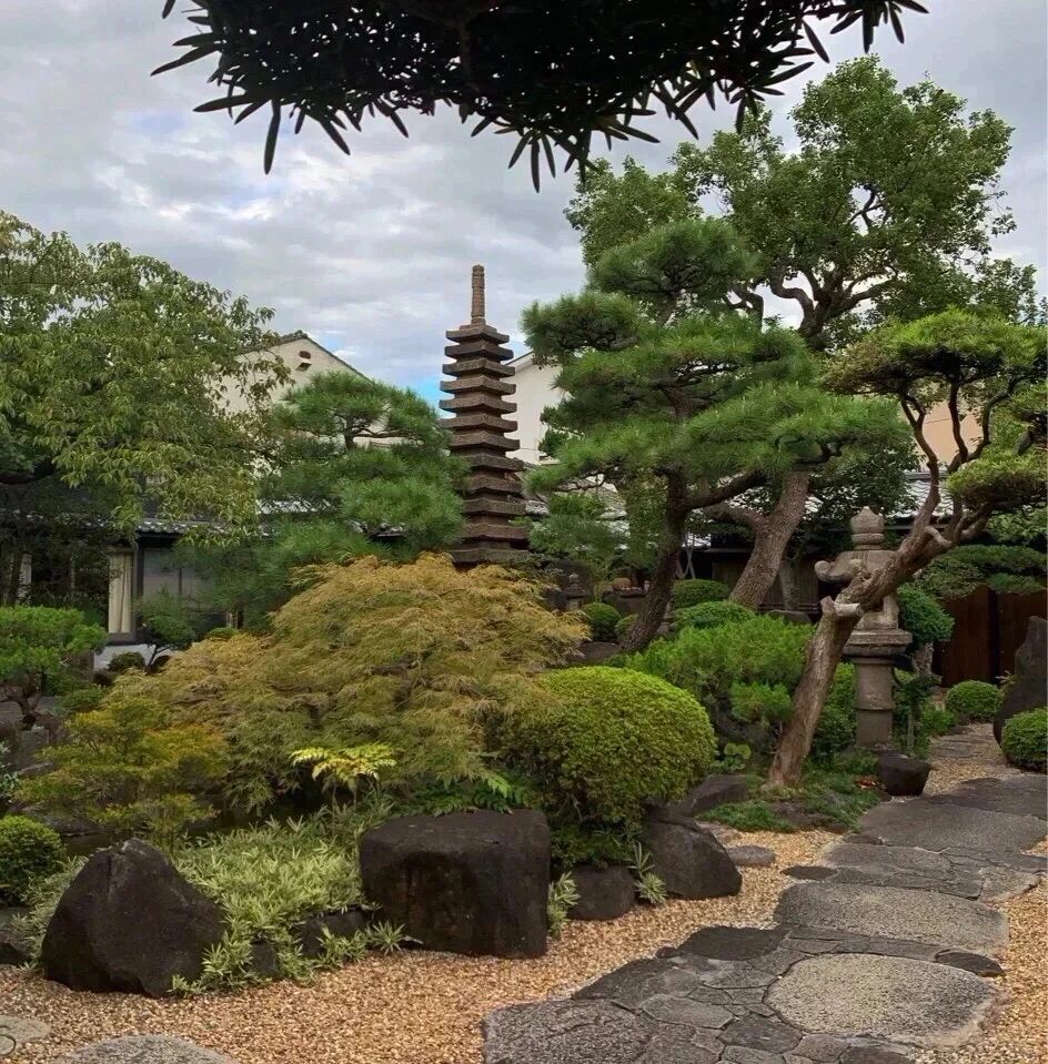 Osaka-Airbnb Carpe Diem Garden Hotel in Osaka🍓, with rockery pond and flower meadow