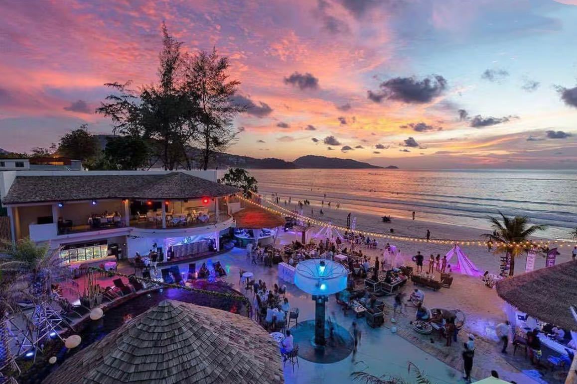 Phuket-Phuket Travel Guide: Phuket Town, Phi Phi Island, Coral Island, and Simon Cabaret Show