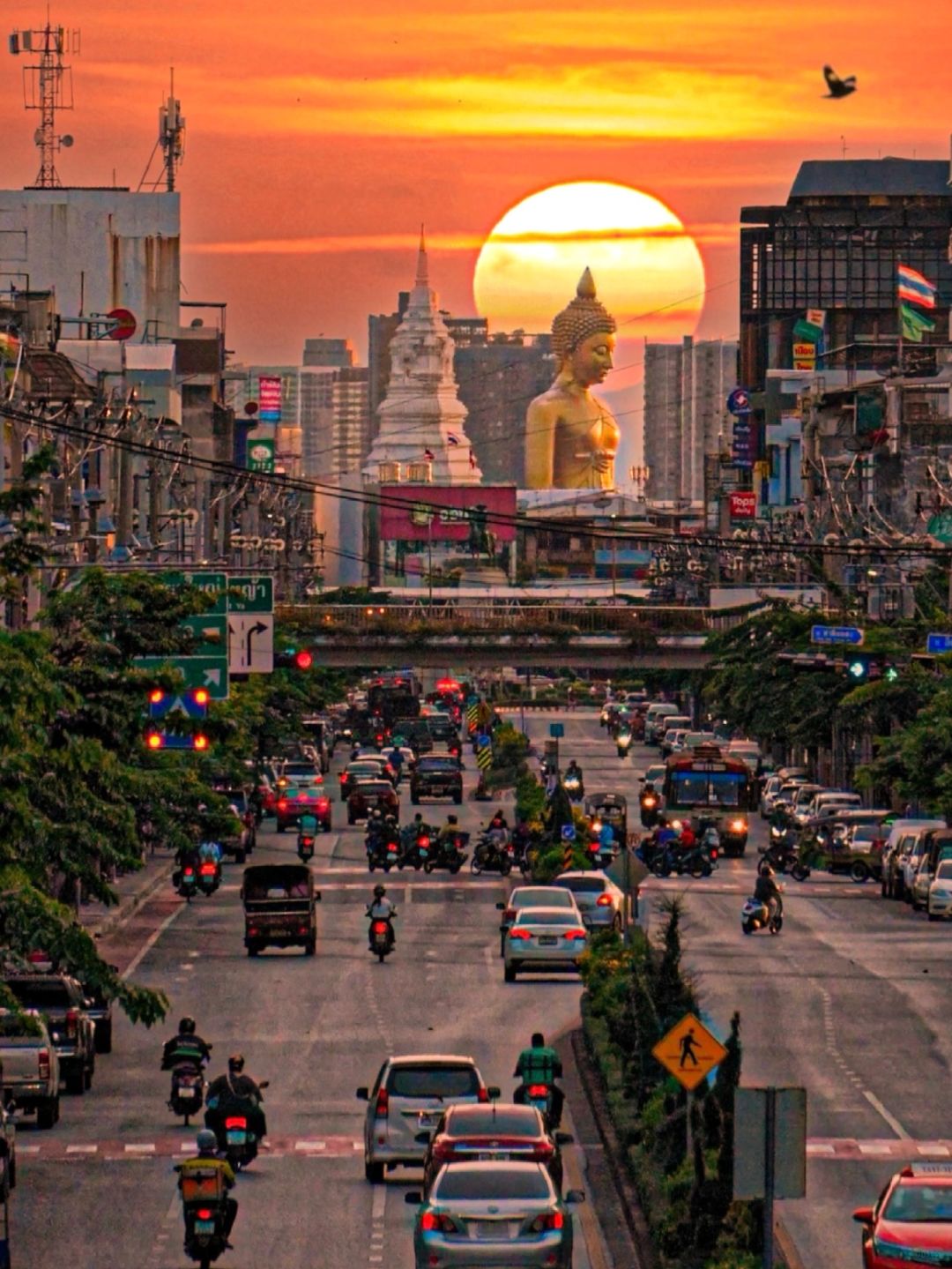 Bangkok-The huge Buddha statue at Wat Phra Kaew in Bangkok is a stunning sight