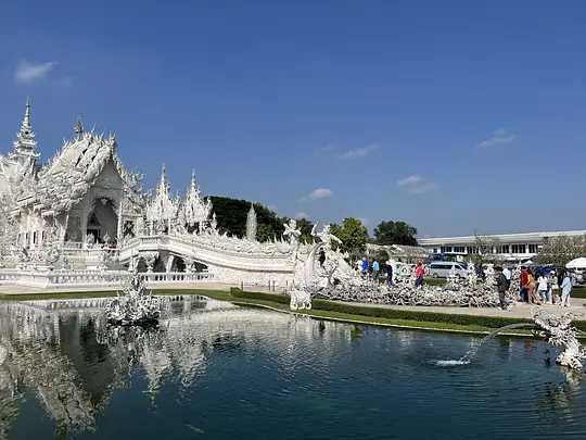 Chiang Mai-The magnificent Doi Suthep Temple and the green mountains and clear waters of Wat Phra That Phraya. Chiang Mai Travel Life