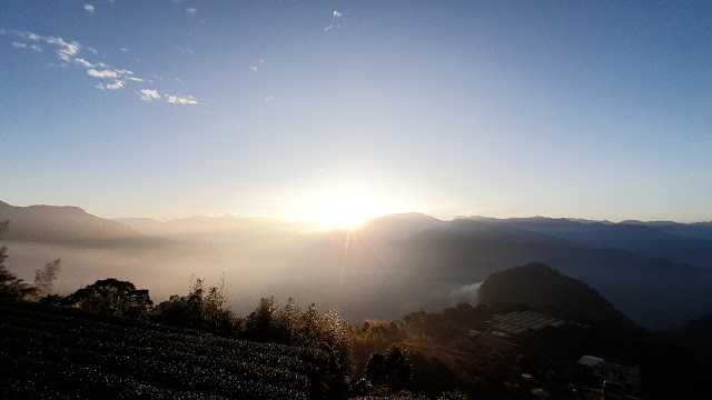 Taiwan-Seeking-Alishan Sunrise, a B&B on Alishan Mountain in Chiayi, enjoying the sunrise and sea of ​​clouds