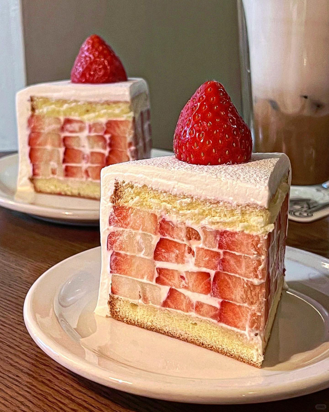 Seoul-커피브론즈 Cafe🍰, the best strawberry cake in Seoul, located near Gyeongbokgung Palace