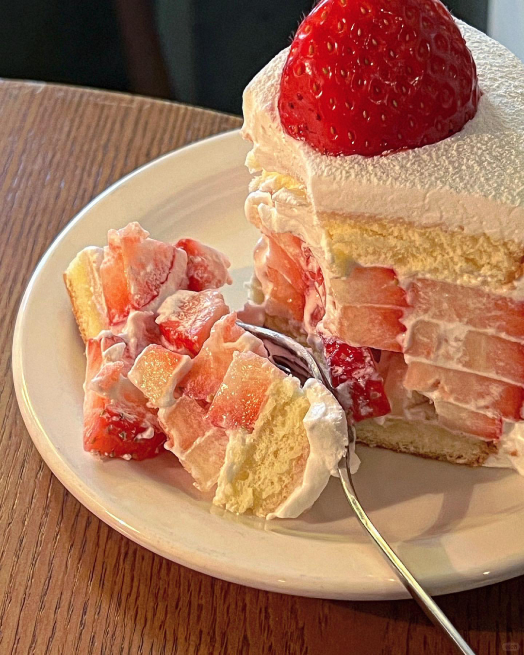 Seoul-커피브론즈 Cafe🍰, the best strawberry cake in Seoul, located near Gyeongbokgung Palace