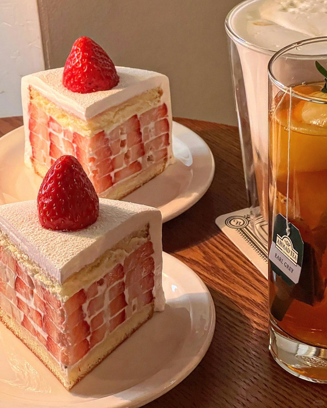 Seoul-커피브론즈 Cafe🍰, the best strawberry cake in Seoul, located near Gyeongbokgung Palace