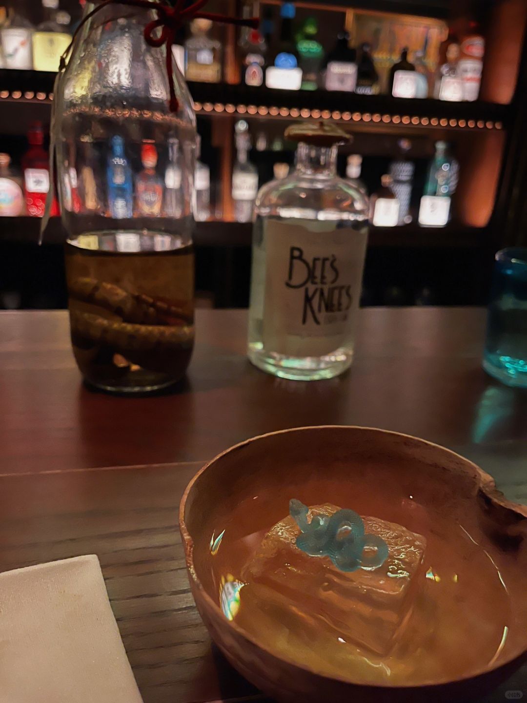 Okinawa-El Lequio Bar, Okinawa, enjoy a glass of regional specialty snake wine and savory cocktail