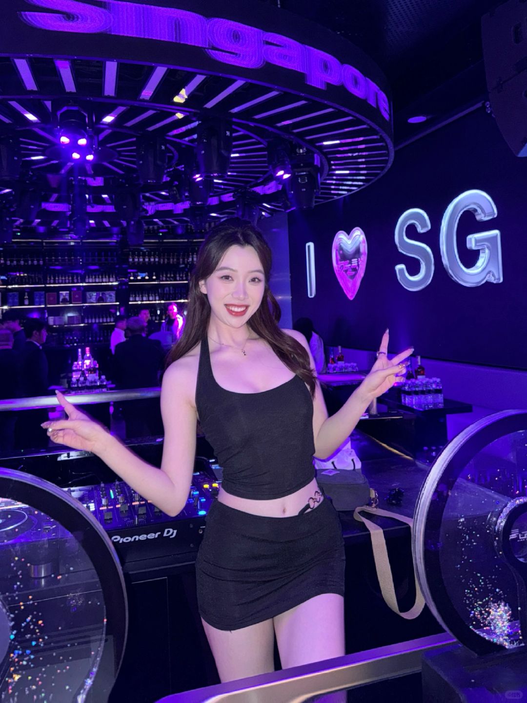 Singapore-Singapore FLEX nightclub, Korean DJ plays music, suitable for friends to drink together