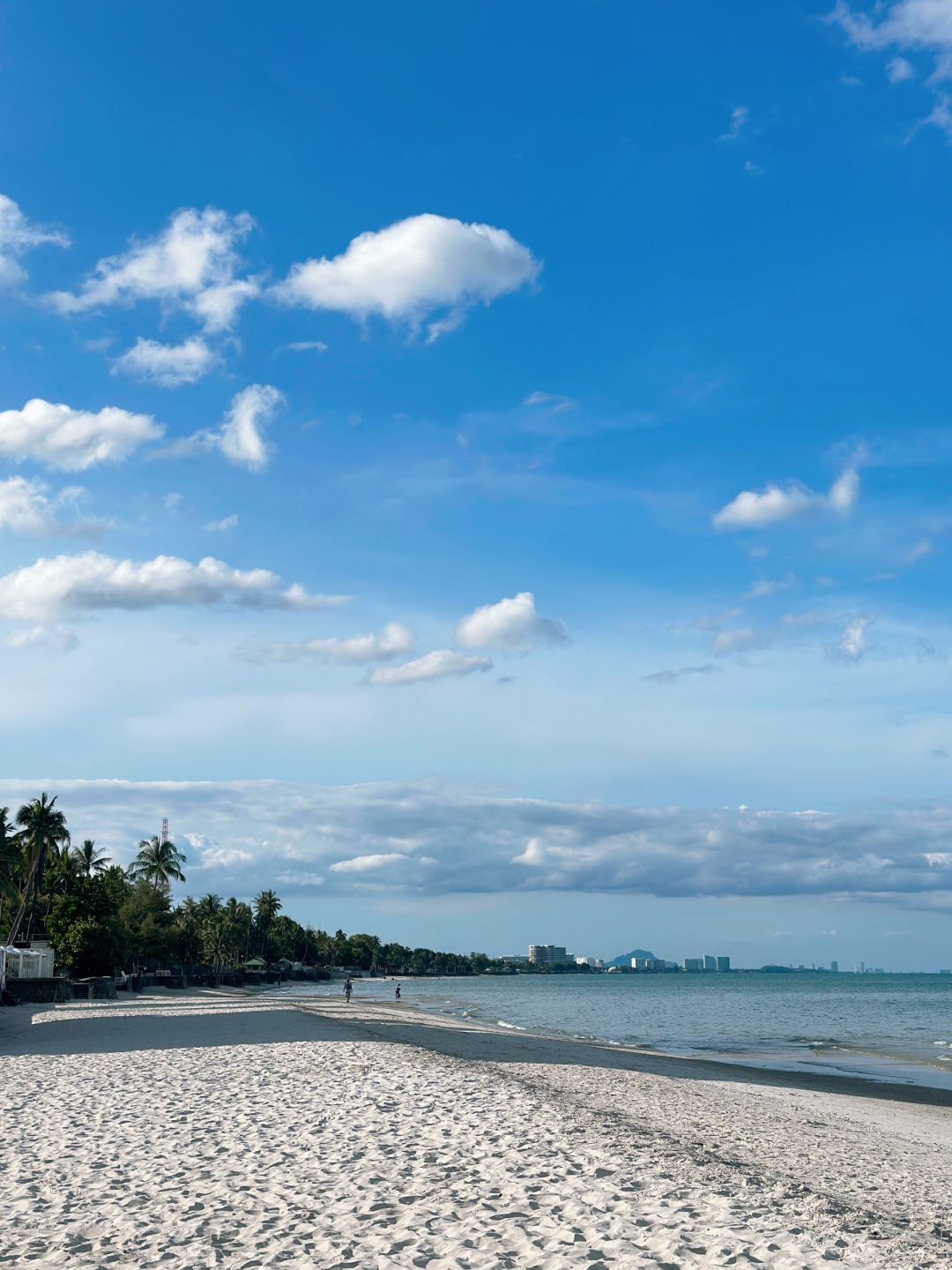 Hua Hin-Putahracsa Hua Hin Resort Hotel, a restaurant by the sea to watch the sunrise and afternoon tea