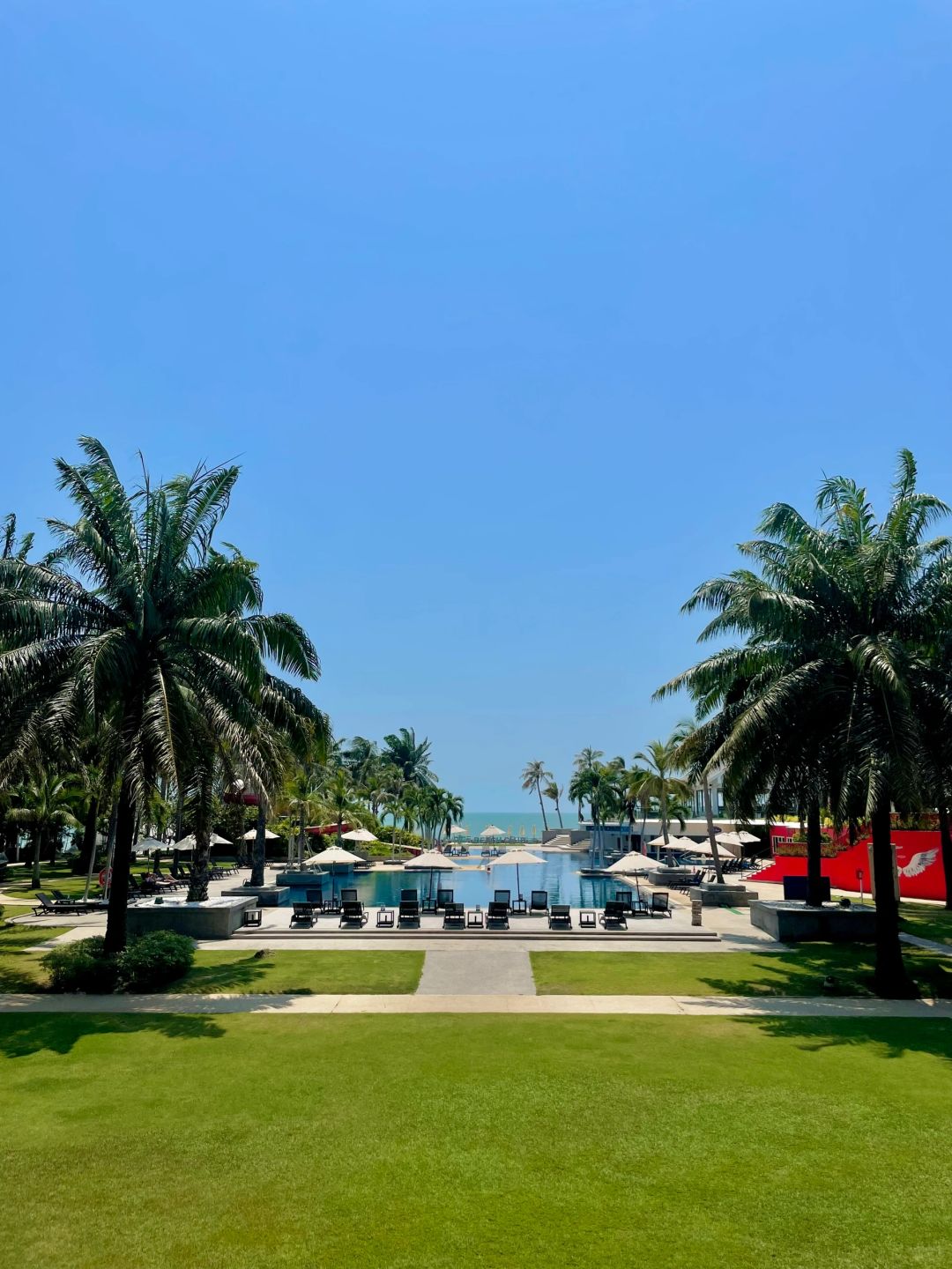 Hua Hin-Radisson Blu Resort Hotel💛, you can see the pink sunrise from your hotel room