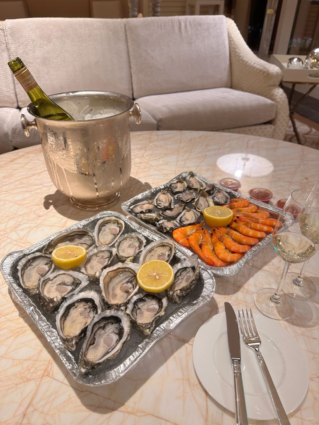 Macao-Wynn Palace Hotel in Macau, try the delicious takeaway from Tian Oyster Restaurant