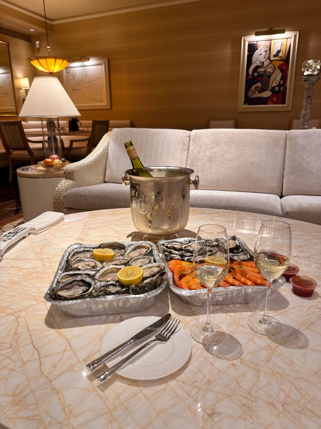 Macao-Wynn Palace Hotel in Macau, try the delicious takeaway from Tian Oyster Restaurant