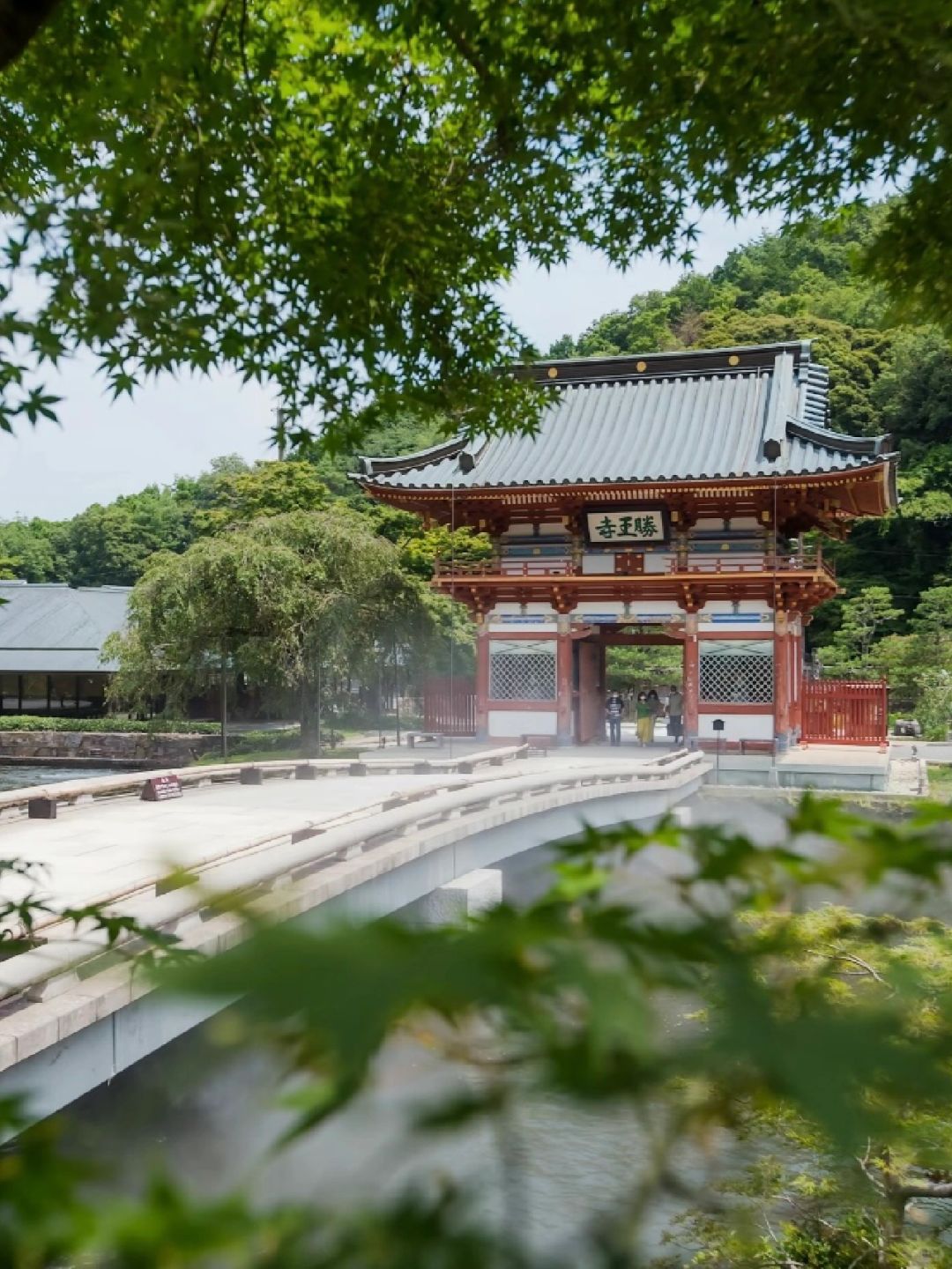 Osaka-Osaka Festival Hall, Conrad, Katsuo-ji Temple, Tsite, Namba Yasaka Shrine, Japan