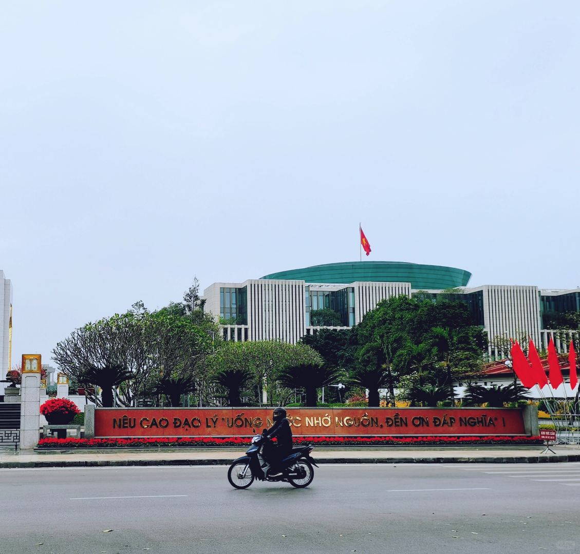 Hanoi-Thang Long Palace, St. Joseph's Cathedral, Hoan Kiem Lake. Hanoi City Walking Tour