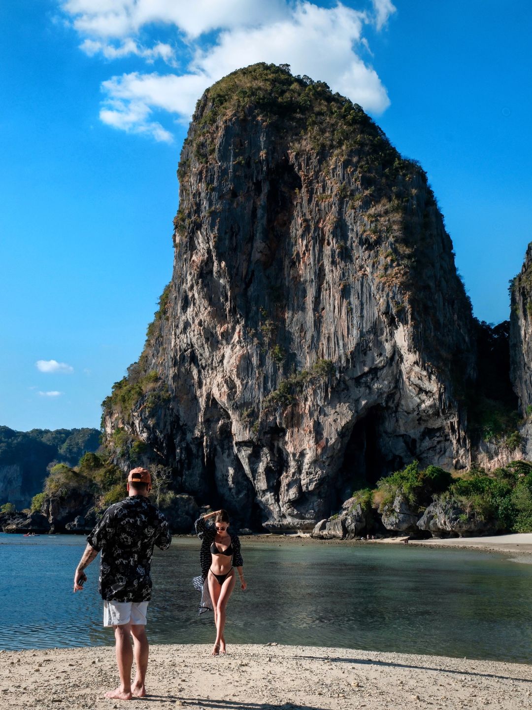 Krabi-Krabi Island Hopping Tour, Railay Island is suitable for lazy people and cheap