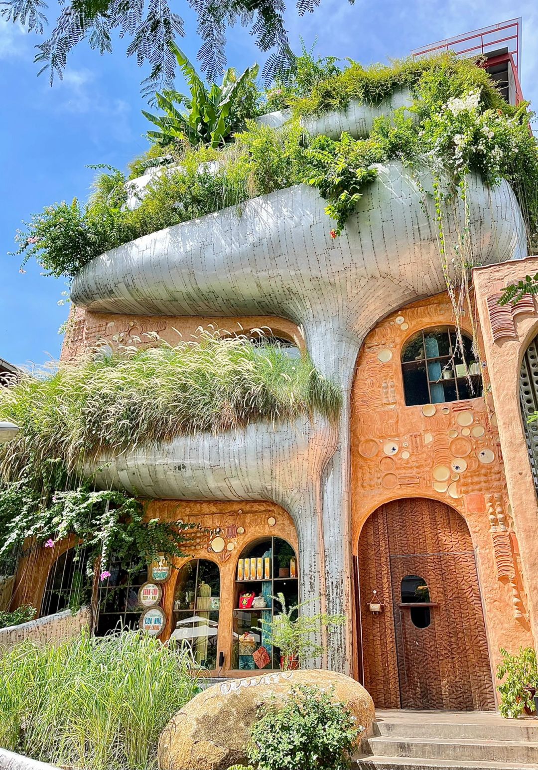 Ho Chi Minh-Hum, Lounge & Restaurant in Ho Chi Minh, Hayao Miyazaki's dream castle